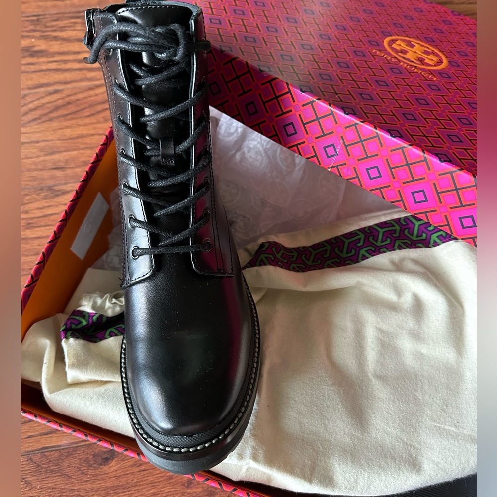 Tory Burch Leather Booties. Brand new in a packaging. Size 5 (EU 35.5)